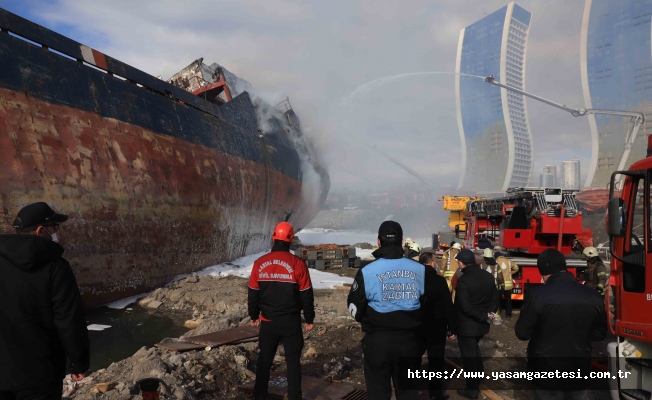 Kartal Belediyesi’nden gemi yangınını söndürme çalışmalarına destek