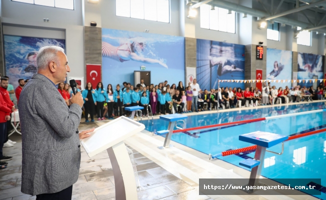 Ümraniye'de Genç Yüzücüler Şampiyonluğa Kulaç Attı